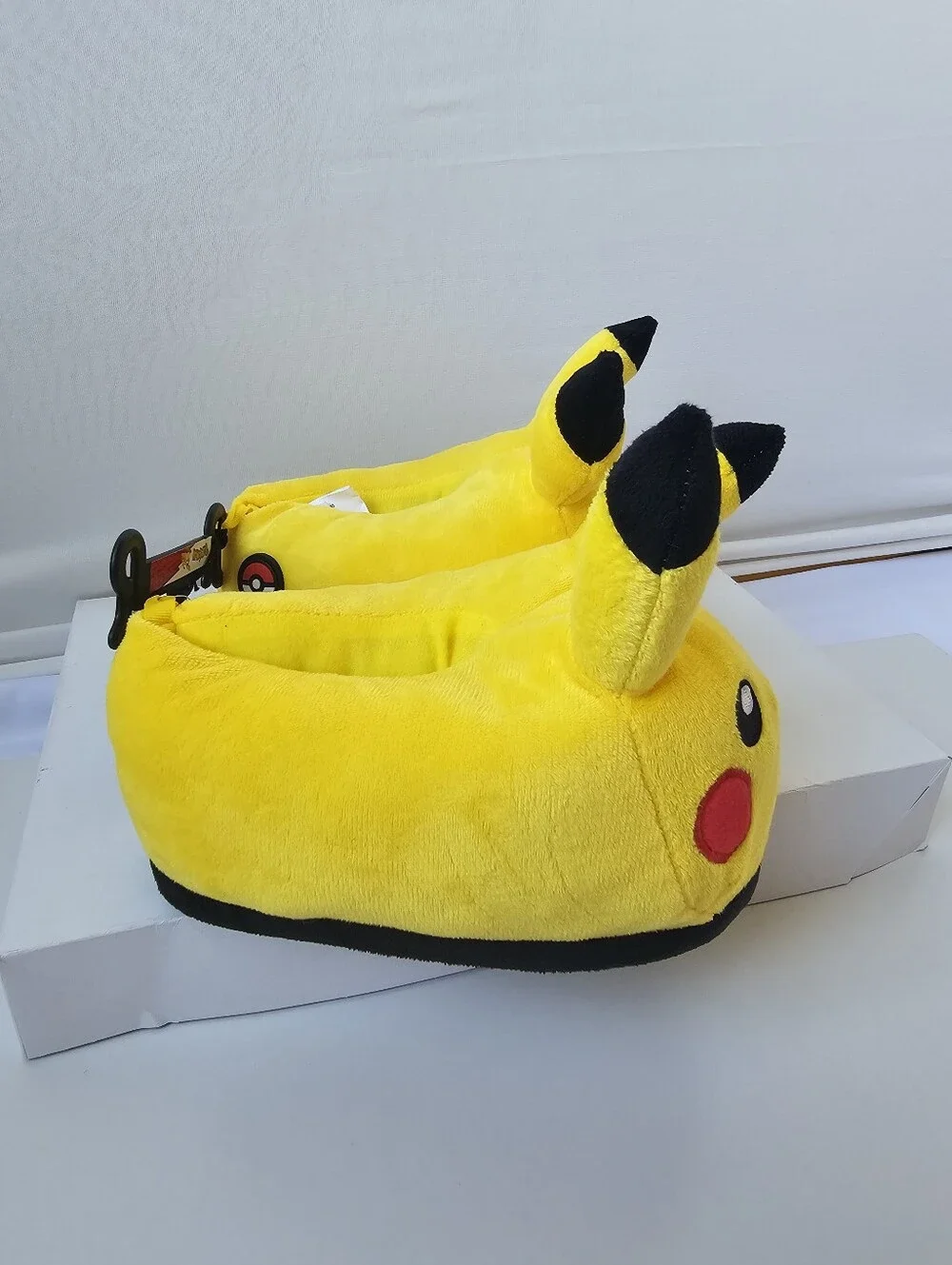 Pokémon Ground Up Pikachu 3D Plush Slippers Size 11-12 NWT